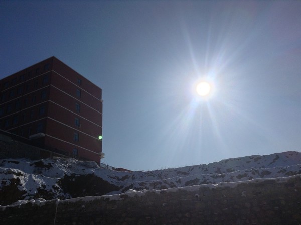 光導(dǎo)照明充分利用太陽能，節(jié)省日間照明電耗